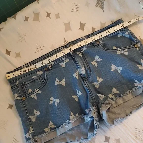 Tinseltown Jean shorts - Picture 4 of 5